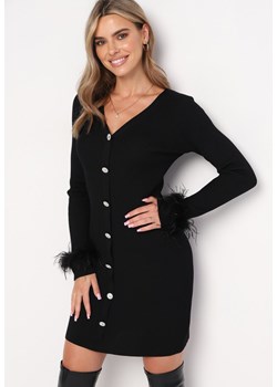 Czarna Dopasowana Mini Sukienka z Wiskozy Ozdobiona Guzikami i Piórami Moushirel ze sklepu Born2be Odzież w kategorii Sukienki - zdjęcie 161561183