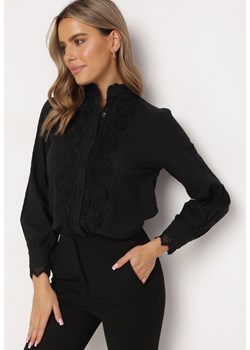 Czarna Koszula z Koronką Abbissa ze sklepu Born2be Odzież w kategorii Koszule damskie - zdjęcie 161603332