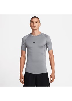 Męska przylegająca koszulka z krótkim rękawem do fitnessu Dri-FIT Nike Pro - Szary ze sklepu Nike poland w kategorii T-shirty męskie - zdjęcie 161610242