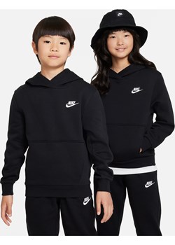 Bluza z kapturem dla dużych dzieci Nike Sportswear Club Fleece - Czerń ze sklepu Nike poland w kategorii Bluzy chłopięce - zdjęcie 161610741
