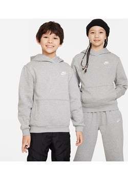 Bluza z kapturem dla dużych dzieci Nike Sportswear Club Fleece - Szary ze sklepu Nike poland w kategorii Bluzy chłopięce - zdjęcie 161610860