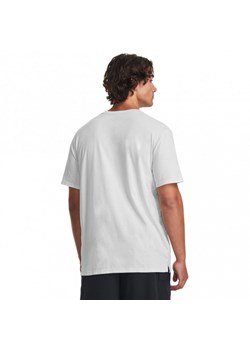 Męski t-shirt z nadrukiem Under Armour UA Elevated Core Wash Short Sleeve - biała ze sklepu Sportstylestory.com w kategorii T-shirty męskie - zdjęcie 161669864