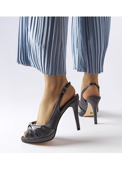 Ciemnoszare sandały na szpilce Crispina ze sklepu gemre w kategorii Czółenka - zdjęcie 161844274