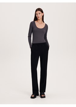 Reserved - Gładkie spodnie - czarny ze sklepu Reserved w kategorii Spodnie damskie - zdjęcie 161915680