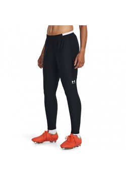 Damskie spodnie treningowe Under Armour UA W's Challenger Pro Pant - czarne ze sklepu Sportstylestory.com w kategorii Spodnie damskie - zdjęcie 161933924