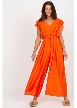 Pomarańczowy plisowany kombinezon z paskiem OCH BELLA ze sklepu 5.10.15 w kategorii Kombinezony damskie - zdjęcie 161987321