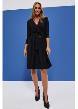 Czarna błyszcząca sukienka damska z paskiem ze sklepu 5.10.15 w kategorii Sukienki - zdjęcie 161987784