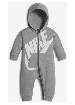 Pajacyk z zamkiem na całej długości dla niemowląt Nike (0–12 M) - Szary ze sklepu Nike poland w kategorii Pajacyki - zdjęcie 161992483