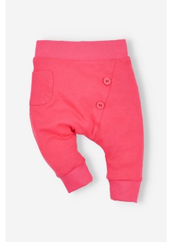 Czerwone spodnie niemowlęce z bawełny organicznej dla dziewczynki ze sklepu 5.10.15 w kategorii Spodnie i półśpiochy - zdjęcie 161993100