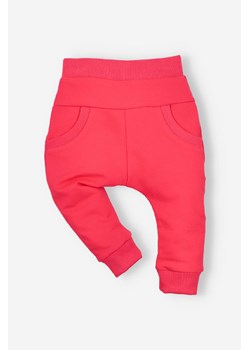Czerwone spodnie niemowlęce z bawełny organicznej dla dziewczynki ze sklepu 5.10.15 w kategorii Spodnie i półśpiochy - zdjęcie 161993140