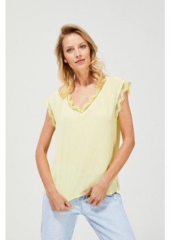 Bluzka damska koszulowa z elementami z koronki dekolt w serek żółta ze sklepu 5.10.15 w kategorii Bluzki damskie - zdjęcie 161994070