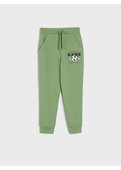 Sinsay - Spodnie dresowe jogger - zielony ze sklepu Sinsay w kategorii Spodnie chłopięce - zdjęcie 162042904