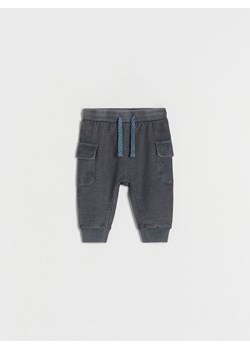 Reserved - Dresowe spodnie - ciemnoszary ze sklepu Reserved w kategorii Spodnie i półśpiochy - zdjęcie 162044381