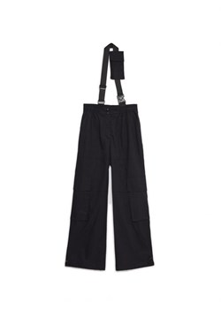 Cropp - Czarne spodnie cargo z funkcjonalnym paskiem na ramię - czarny ze sklepu Cropp w kategorii Spodnie damskie - zdjęcie 162046992