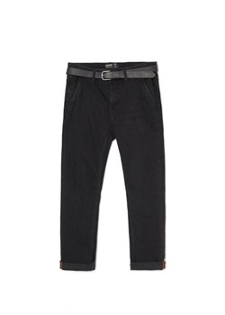 Cropp - Czarne jeansy chino slim z paskiem - czarny ze sklepu Cropp w kategorii Jeansy męskie - zdjęcie 162054353