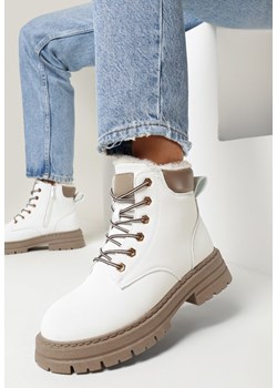 Białe Traperki Mocno Ocieplone z Dodatkowym Sznurowaniem Lakyta ze sklepu born2be.pl w kategorii Workery damskie - zdjęcie 162074800