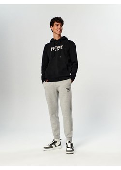 Sinsay - Spodnie dresowe jogger - kremowy ze sklepu Sinsay w kategorii Spodnie męskie - zdjęcie 162094501