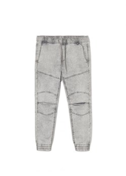 Cropp - Szare jeansowe joggery - jasny szary ze sklepu Cropp w kategorii Jeansy męskie - zdjęcie 162097134