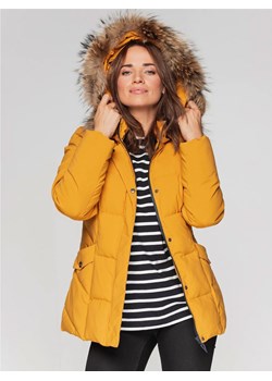 Zimowa żółta kurtka z naturalnym futrem Perso ze sklepu Eye For Fashion w kategorii Kurtki damskie - zdjęcie 162127932