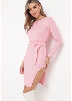 Różowa Dzianinowa Sukienka Mini z Rozcięciem Tivoritta ze sklepu Born2be Odzież w kategorii Sukienki - zdjęcie 162136031