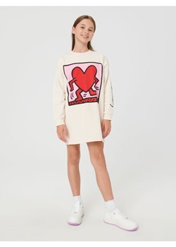 Sinsay - Sukienka dresowa Keith Haring - kremowy ze sklepu Sinsay w kategorii Sukienki dziewczęce - zdjęcie 162142031