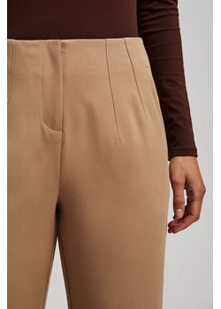 Spodnie z prostą nogawką ciemnobeżowe ze sklepu Moodo.pl w kategorii Spodnie damskie - zdjęcie 162162571