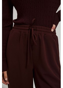 Spodnie z szerokimi nogawkami kasztanowe ze sklepu Moodo.pl w kategorii Spodnie damskie - zdjęcie 162162652
