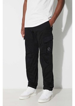 C.P. Company spodnie STRETCH SATEEN CARGO PANTS męskie kolor czarny w fasonie cargo 15CMPA186A005529G ze sklepu PRM w kategorii Spodnie męskie - zdjęcie 162195013