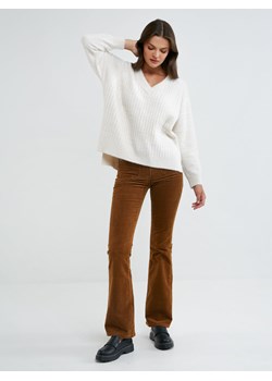 Sweter damski z dodatkiem wełny biały Stana 100 ze sklepu Big Star w kategorii Swetry damskie - zdjęcie 162195821