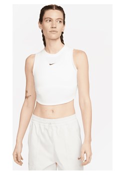 Damska przylegająca koszulka bez rękawów w drobny prążek o skróconym kroju Nike Sportswear Chill Knit - Biel ze sklepu Nike poland w kategorii Bluzki damskie - zdjęcie 162312110