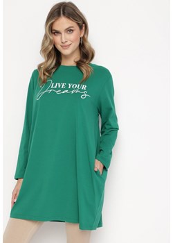 Zielona Bawełniana Tunika Ozdobiona Napisem Carsandra ze sklepu Born2be Odzież w kategorii Bluzki damskie - zdjęcie 162346370