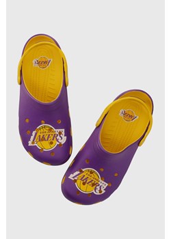 Crocs klapki NBA Los Angeles Lakers Classic Clog kolor fioletowy 208650 ze sklepu PRM w kategorii Klapki męskie - zdjęcie 162390401
