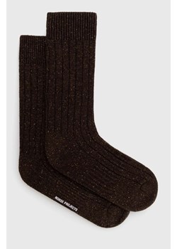 Norse Projects skarpetki z domieszką wełny Bjarki Neps Wool Rib Sock kolor brązowy N82-0008-2022 ze sklepu PRM w kategorii Skarpetki damskie - zdjęcie 162390423