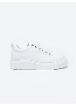 Sneakersy damskie białe  MM274616 101 ze sklepu Big Star w kategorii Trampki damskie - zdjęcie 162399613