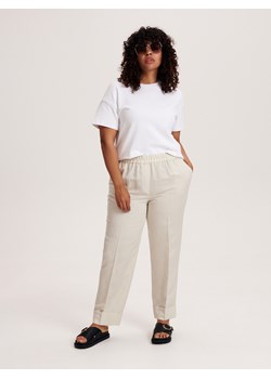 Reserved - Spodnie z kantem - kremowy ze sklepu Reserved w kategorii Spodnie damskie - zdjęcie 162423452