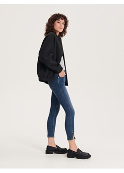 Reserved - Jeansy slim ze średnim stanem - indigo jeans ze sklepu Reserved w kategorii Jeansy damskie - zdjęcie 162514610
