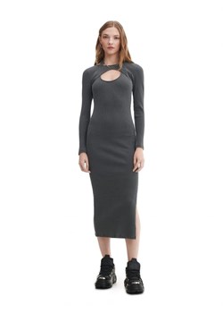 Cropp - Ciemnoszara sukienka midi z wycięciem - szary ze sklepu Cropp w kategorii Sukienki - zdjęcie 162517974