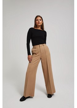 Spodnie w kant z szerokimi nogawkami ze sklepu Moodo.pl w kategorii Spodnie damskie - zdjęcie 162543721