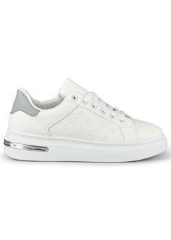 Białe buty sportowe z ozdobą ze sklepu ButyModne.pl w kategorii Buty sportowe damskie - zdjęcie 162545711
