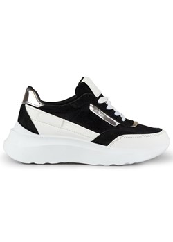 Czarne buty sportowe na białej podeszwie ze sklepu ButyModne.pl w kategorii Buty sportowe damskie - zdjęcie 162546101