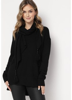 Czarny Sweter o Lekko Luźnym Kroju z Szalikiem w Komplecie Beruma ze sklepu Born2be Odzież w kategorii Swetry damskie - zdjęcie 162573040
