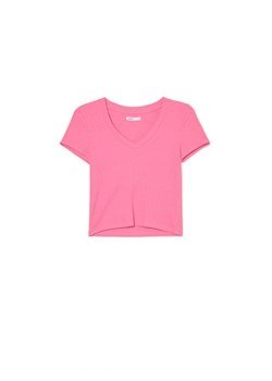 Cropp - Różowy t-shirt z dekoltem V - różowy ze sklepu Cropp w kategorii Bluzki damskie - zdjęcie 162689223