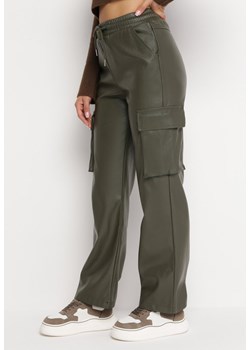 Ciemnozielone Spodnie z Ekoskóry z Kieszniami na Klapy Flemixa ze sklepu Born2be Odzież w kategorii Spodnie damskie - zdjęcie 162725651