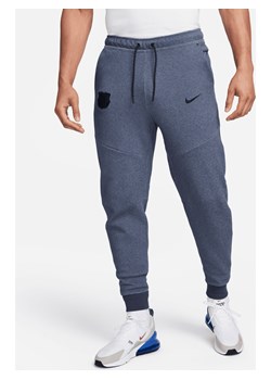 Męskie joggery piłkarskie Nike FC Barcelona Tech Fleece (wersja trzecia) - Niebieski ze sklepu Nike poland w kategorii Spodnie męskie - zdjęcie 162734773