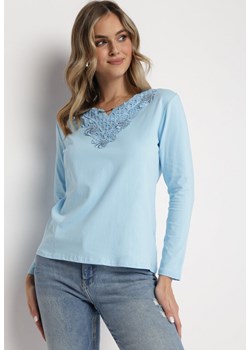 Niebieska Bluzka z Ozdobną Koronką i Cekinami Elcorina ze sklepu Born2be Odzież w kategorii Bluzki damskie - zdjęcie 162742240