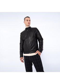Męska kurtka z ekoskóry z ozdobnie obszytymi kieszeniami czarna ze sklepu WITTCHEN w kategorii Kurtki męskie - zdjęcie 162746561