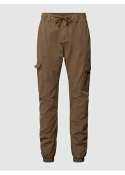 Spodnie cargo z elastycznymi wykończeniami ze sklepu Peek&Cloppenburg  w kategorii Spodnie męskie - zdjęcie 162796001