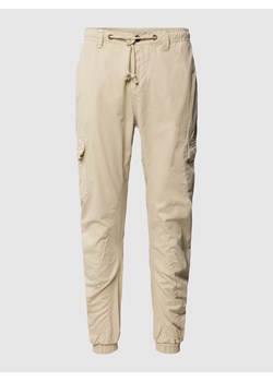 Spodnie cargo z efektem marszczenia ze sklepu Peek&Cloppenburg  w kategorii Spodnie męskie - zdjęcie 162838574