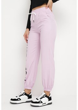 Fioletowe Spodnie Dresowe Ozdobione Napisem na Nogawce Russu ze sklepu Born2be Odzież w kategorii Spodnie damskie - zdjęcie 162844503