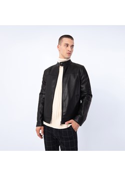 Męska kurtka z ekoskóry z ozdobnie obszytymi kieszeniami czarna ze sklepu WITTCHEN w kategorii Kurtki męskie - zdjęcie 162856382